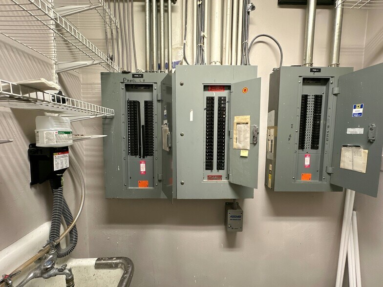 More Photos Of 250 Park West Dr, Pittsburgh Office For Sale