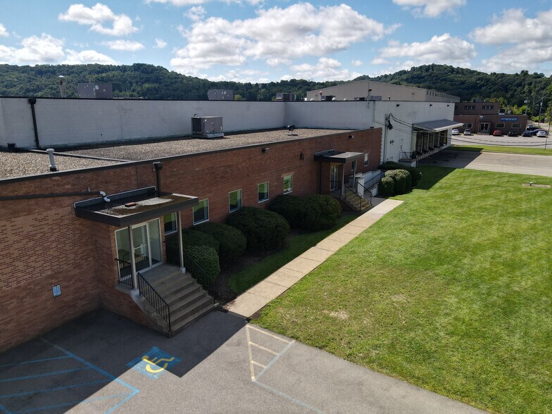 More Photos Of 495 Avenue B, Leetsdale Warehouse For Lease