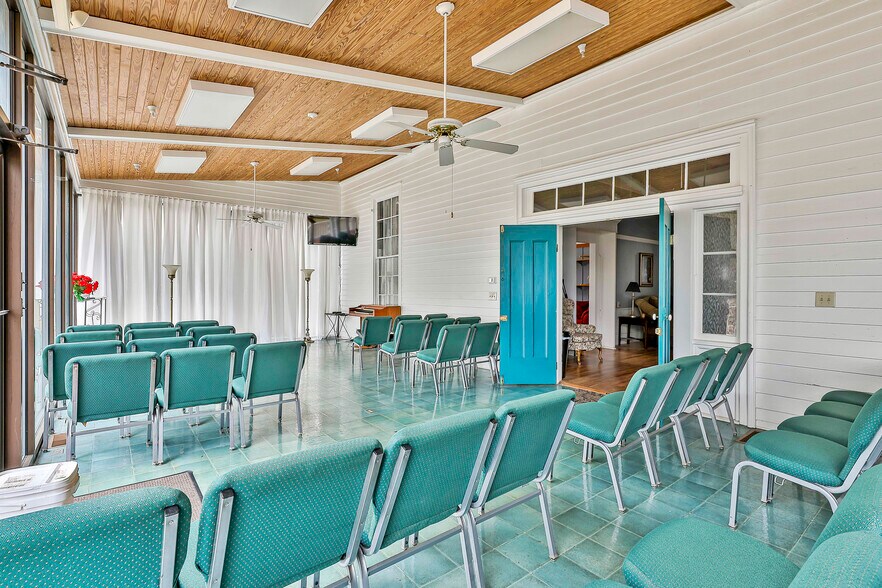 More Photos Of 605 Hill St, Lagrange General Retail For Sale