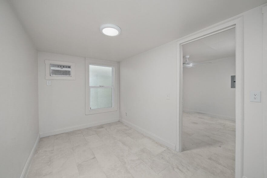 More Photos Of 4615 Hesperides, Tampa Apartments For Sale