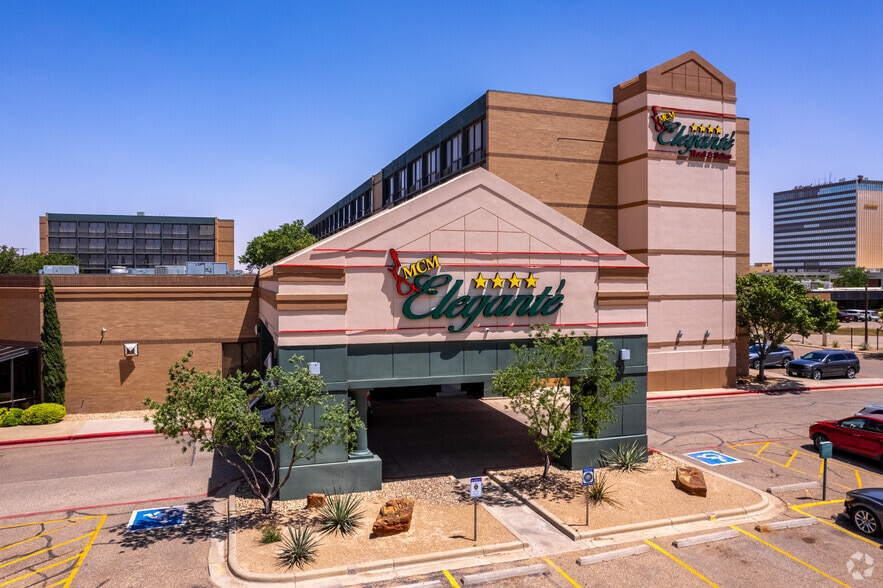 Primary Photo Of 801 Avenue Q, Lubbock Hotel For Sale