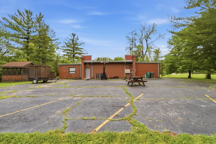 More Photos Of 7731 Traders Ln, Indianapolis Office For Sale