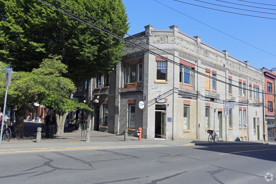 More Photos Of 2000-2004 Fernwood Rd, Victoria General Retail For Lease