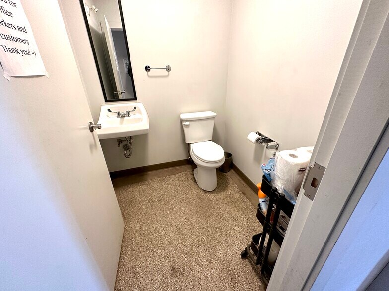 More Photos Of 4630 61 St, Red Deer Warehouse For Lease