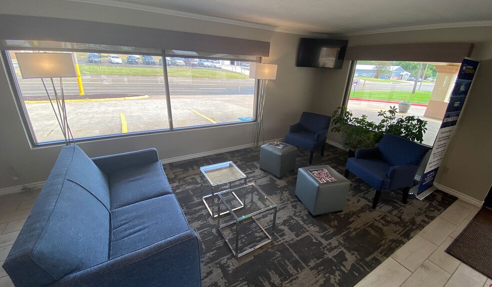 More Photos Of 1601 W Palestine Ave, Palestine Hotel For Sale