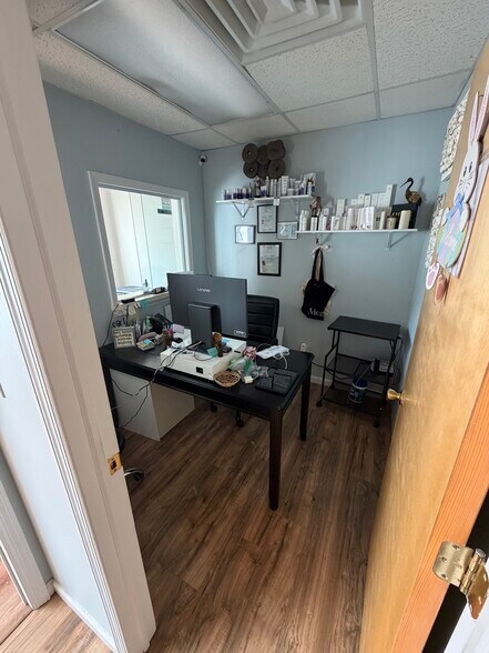 More Photos Of 204-208 S Main St, Manville Medical For Lease
