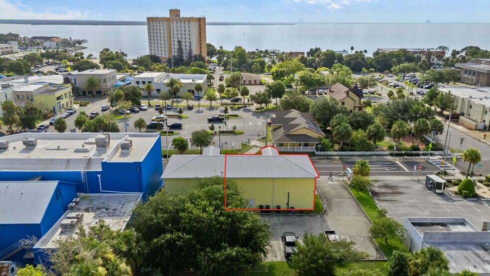 More Photos Of 410 S Hopkins Ave, Titusville Storefront For Lease