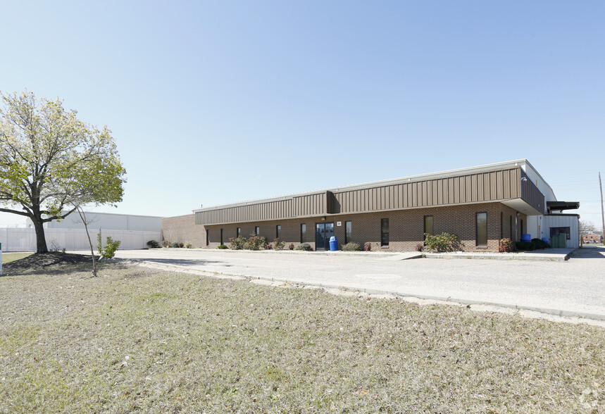 Primary Photo Of 131 Pepsi Ln, Fayetteville Distribution For Lease
