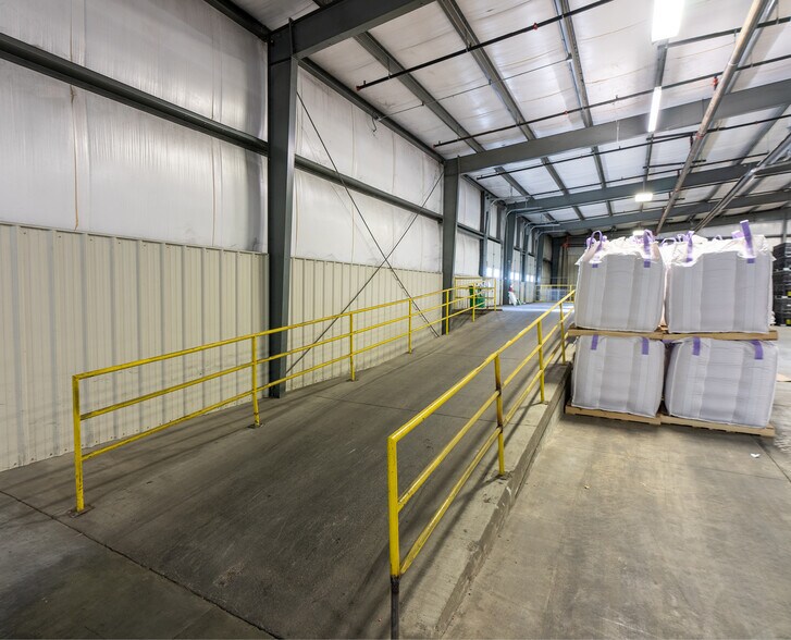 More Photos Of 515 S Main St, Fremont Warehouse For Lease