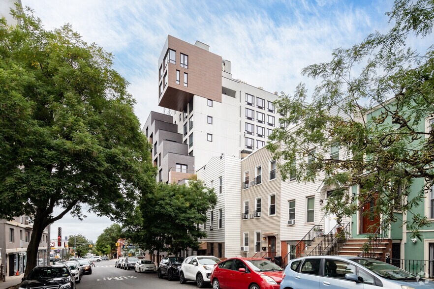 More Photos Of 635 4th Ave, Brooklyn Apartments For Lease