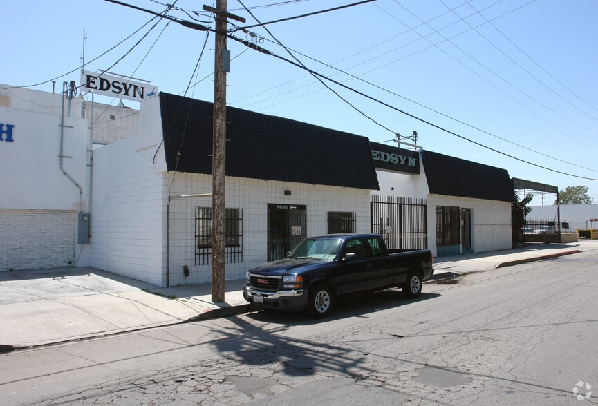More Photos Of 15954-15958 Arminta St, Van Nuys Warehouse For Lease