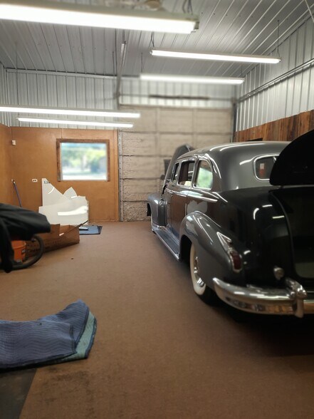 More Photos Of 1124 E Houston Ave, Crockett Freestanding For Sale