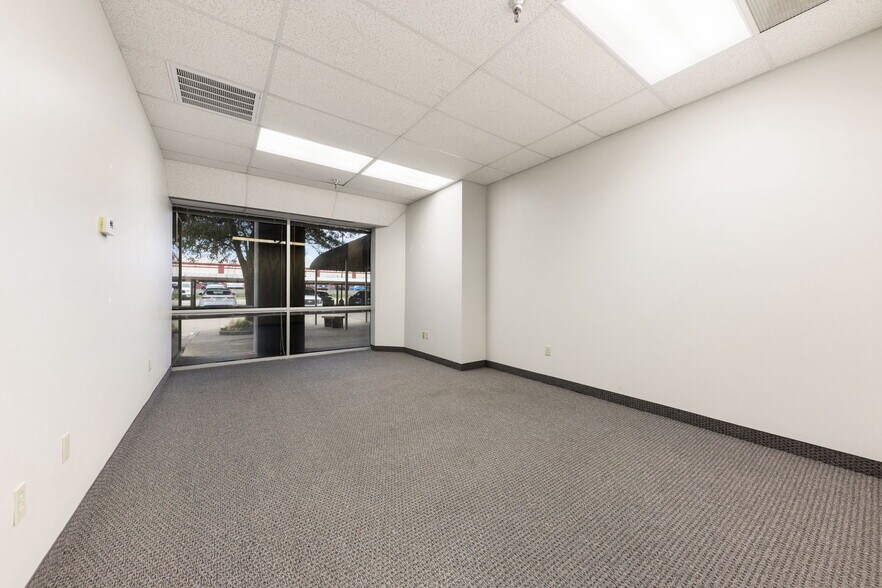 More Photos Of 2828 E Trinity Mills Rd, Carrollton Medical For Sale