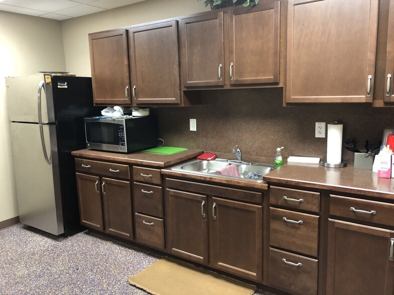 More Photos Of 114 N York St, Mechanicsburg Warehouse For Lease