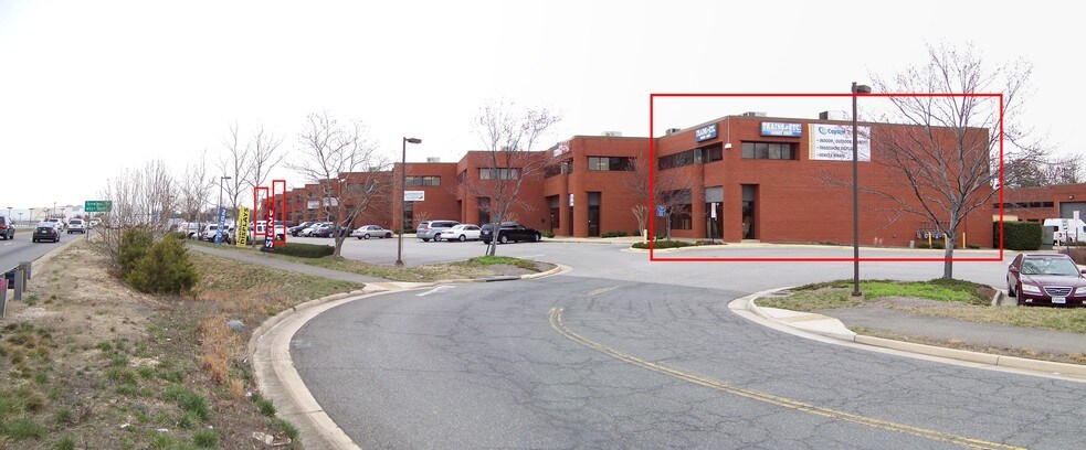 More Photos Of 8245 Backlick Rd, Lorton Showroom For Lease