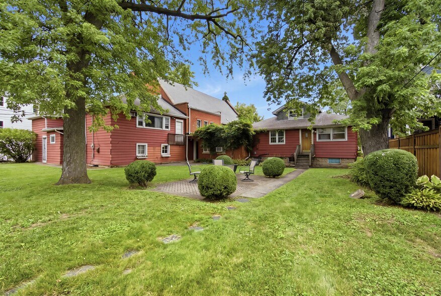 More Photos Of 6240 N Avondale Ave, Chicago Specialty For Sale