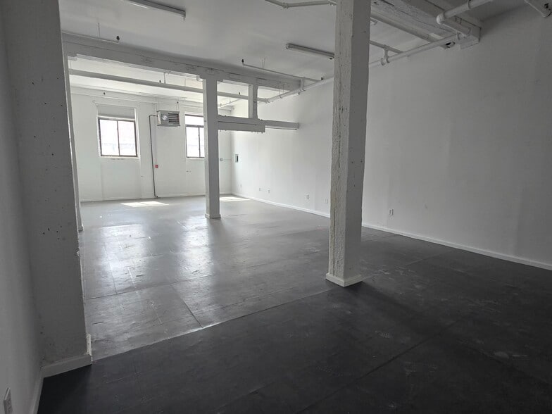 More Photos Of 51-69 9th St, Brooklyn Warehouse For Lease