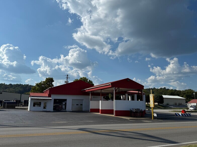 More Photos Of 200 S Dixie Hwy, Horse Cave General Retail For Sale