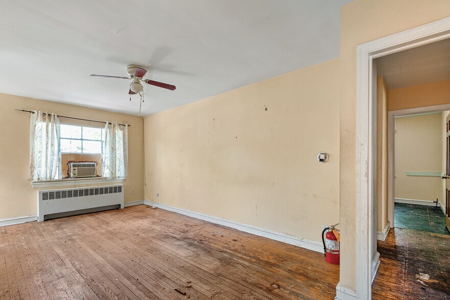 More Photos Of 9 E 44th St, Wilmington Office Residential For Sale
