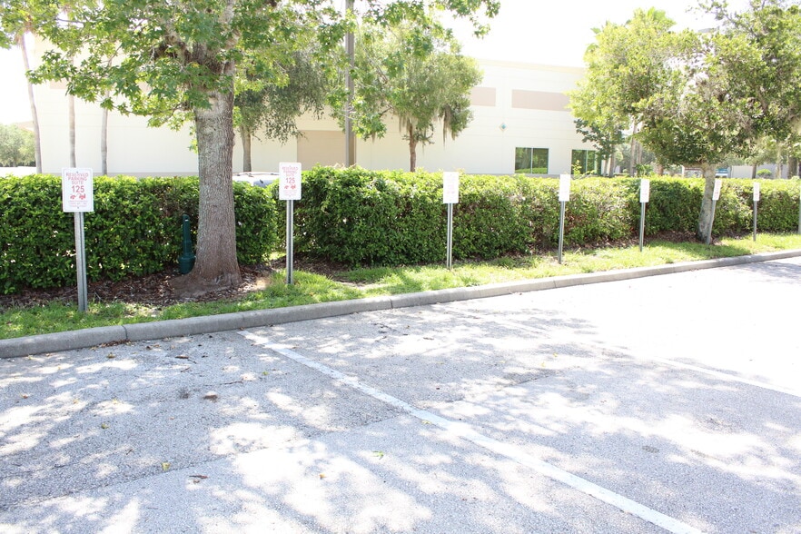 More Photos Of 6457 Hazeltine National Dr, Orlando Warehouse For Sale