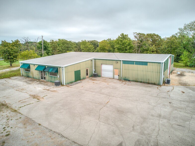 More Photos Of 6431 Frankoma Rd, Tulsa Warehouse For Sale