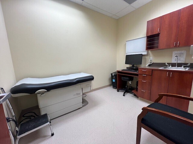 More Photos Of 246 Hamburg Tpke, Wayne Medical For Sale