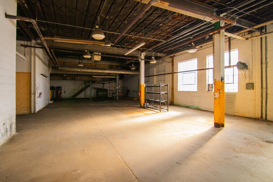 More Photos Of 1439 Sunset Blvd, Steubenville Flex For Sale