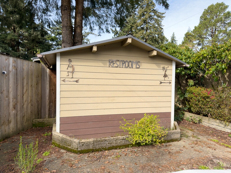 More Photos Of 46914 US-101, Bandon General Retail For Sale