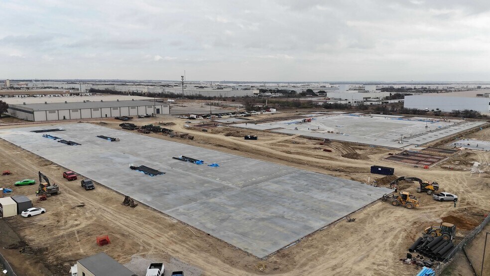 More Photos Of 7901 South Fwy, Fort Worth Unknown For Lease