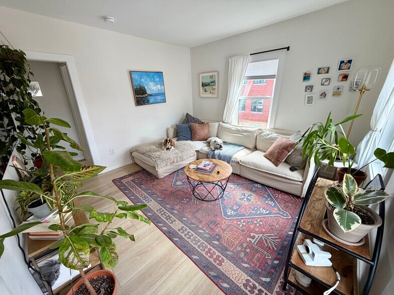 More Photos Of 69 Newbury St, Portland Storefront Retail Residential For Sale