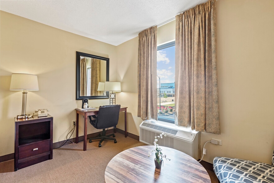 More Photos Of 30 Colonial Ave, Colonial Beach Hotel For Sale
