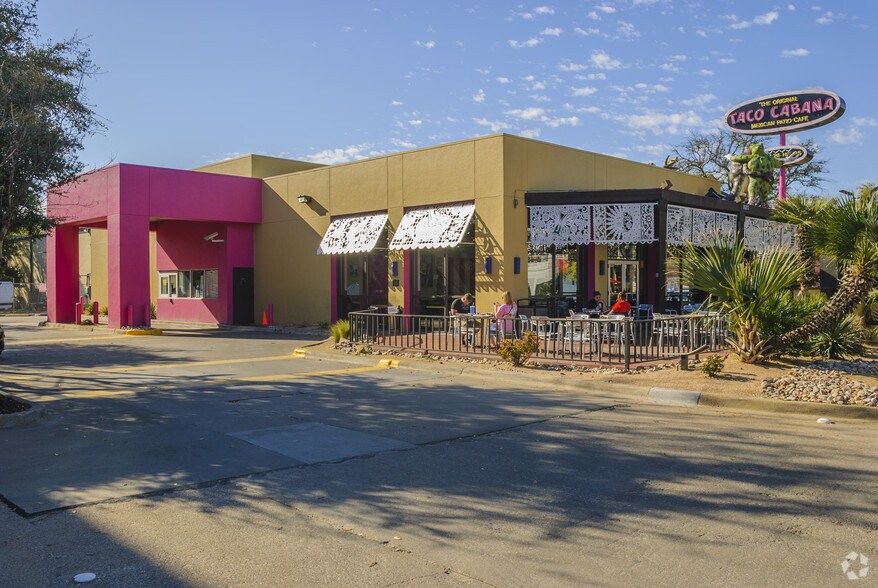 Primary Photo Of 1827 Greenville Ave, Dallas Fast Food For Lease