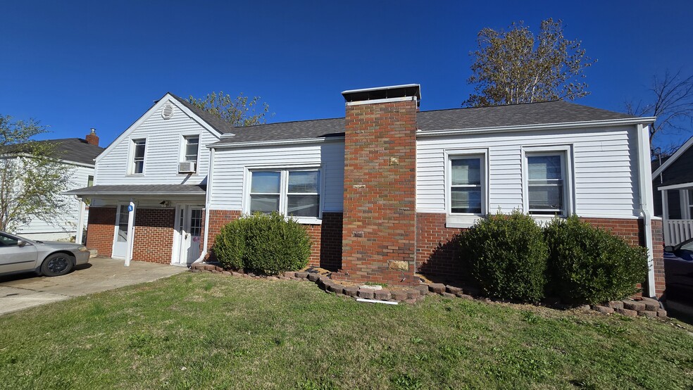 Primary Photo Of 112 Bonds Ave, East Alton Apartments For Sale