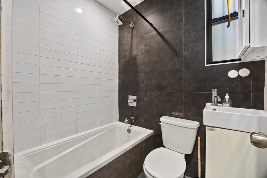 More Photos Of 1935 Bergen St, Brooklyn Apartments For Sale