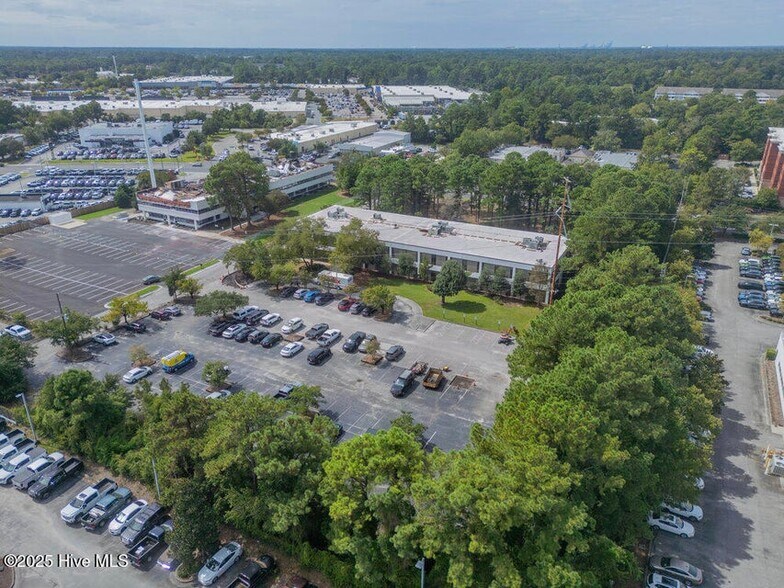 More Photos Of 5041 New Centre Dr, Wilmington Office For Sale