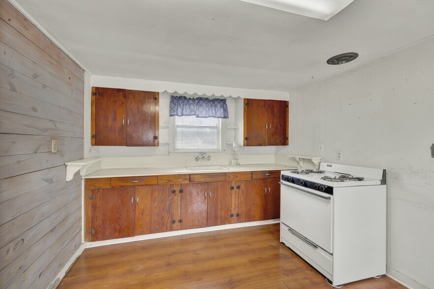 More Photos Of 1959 Gruene Rd, New Braunfels Office For Sale
