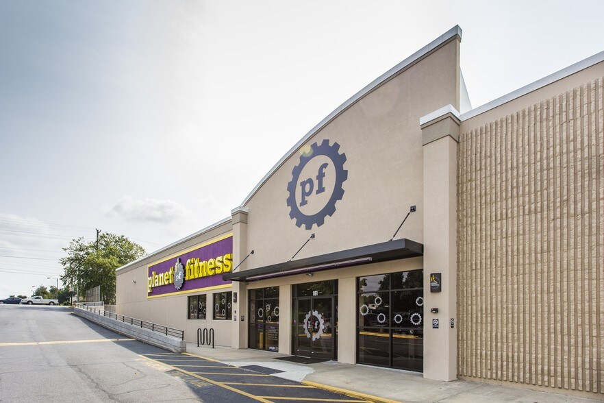 More Photos Of 2826-2850 S Main St, High Point Unknown For Lease