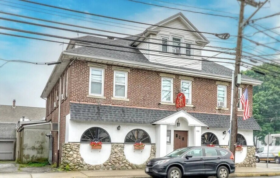 More Photos Of 1086 Washington St, Norwood Apartments For Lease