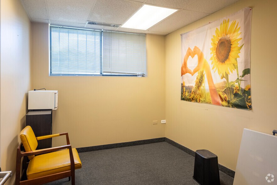 More Photos Of 1400 Renaissance Dr, Park Ridge Office For Sale