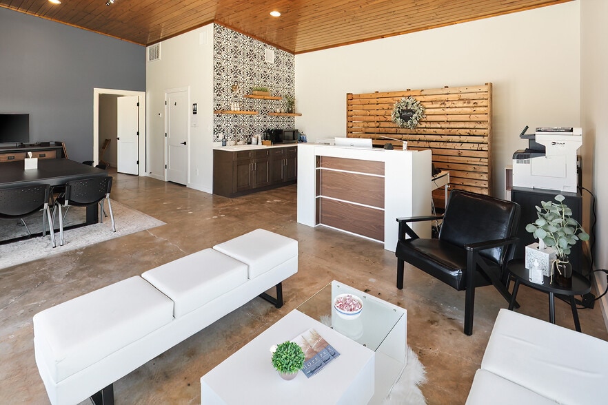 More Photos Of 103 W 32nd St, Bryan Freestanding For Lease