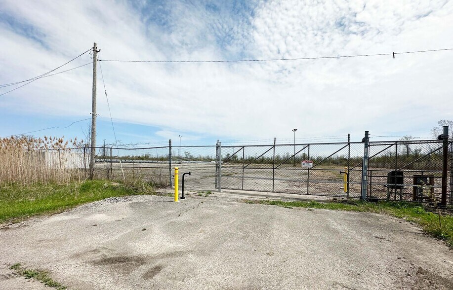 More Photos Of 900 Helena St, Fort Erie Land For Lease