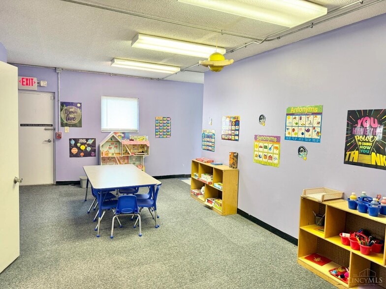More Photos Of 3829 North Bend Rd, Cincinnati Office For Sale