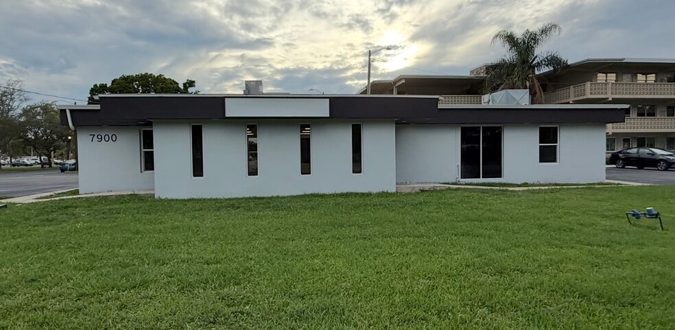 Primary Photo Of 7900 Dr. Martin Luther King, J St N, Saint Petersburg Medical For Lease