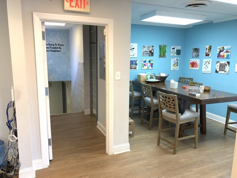More Photos Of 721 D St SE, Washington Storefront Retail Office For Lease