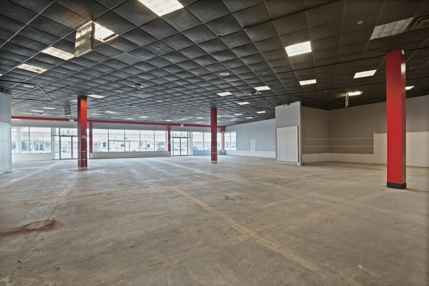 More Photos Of 1100 McArthur Rd, Jeffersonville Light Distribution For Lease