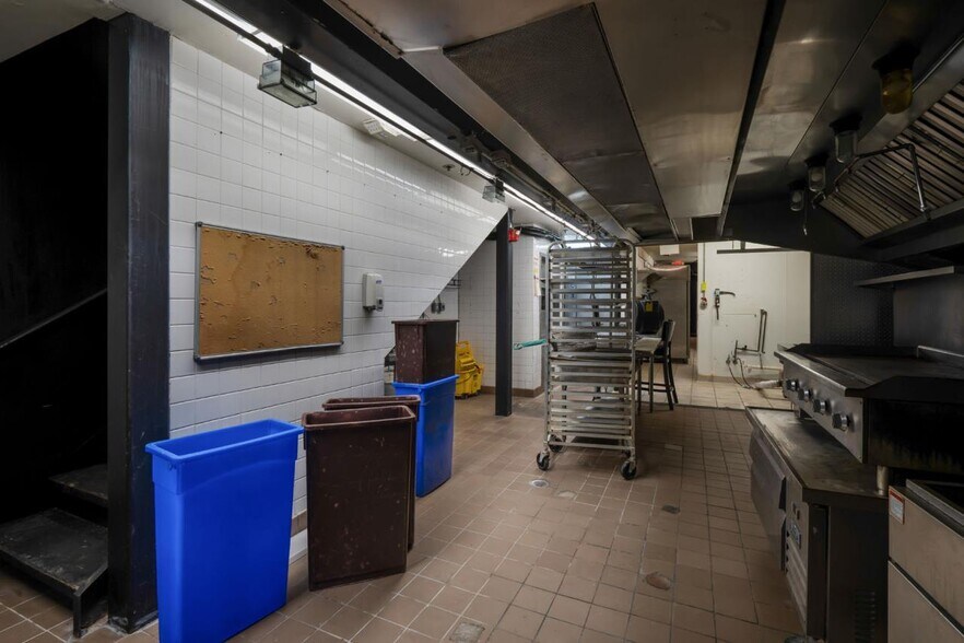 More Photos Of 1336 U St NW, Washington Bar For Sale