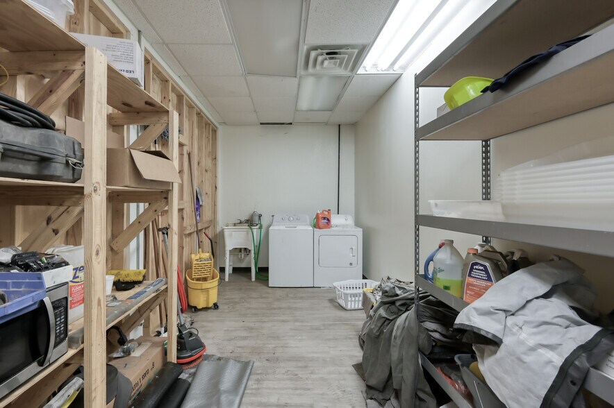 More Photos Of 508 Bryant Rd, Conroe Manufacturing For Sale