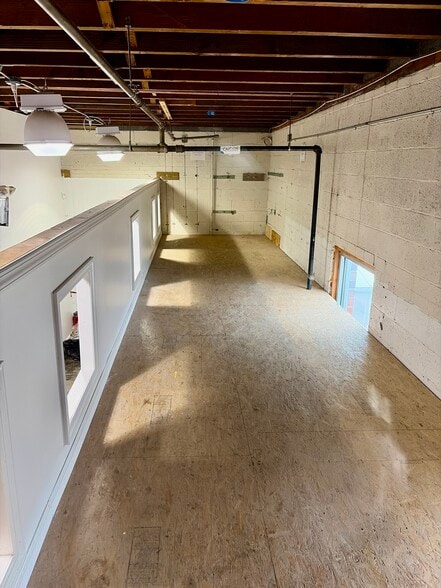 More Photos Of 17-19 Industrial Ave, Fairview Loft Creative Space For Lease