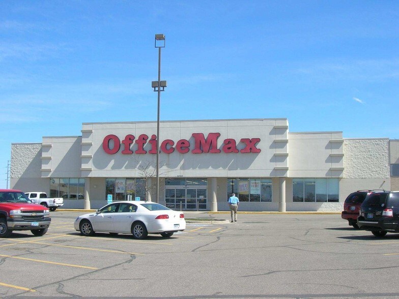 More Photos Of 2020 Adams St, Mankato General Retail For Sale