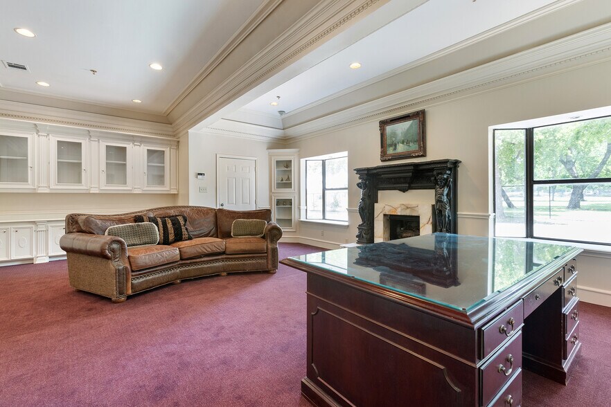 More Photos Of 4823 Broadway St, Addison Storefront Retail Office For Sale